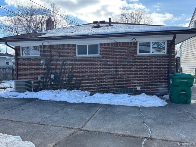 Building Photo - 28758 Leona St