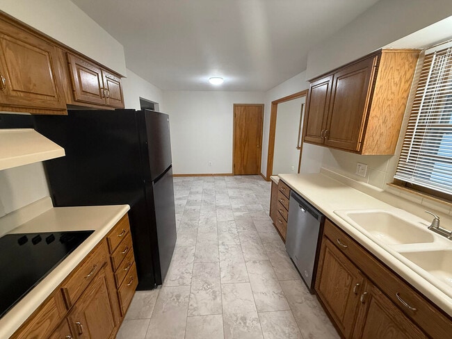 Building Photo - 2102 Woodlea Dr