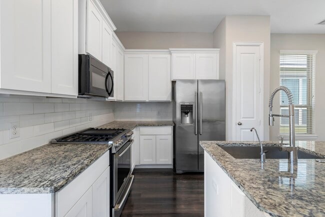 Building Photo - 5021 Lehman Oaks Dr