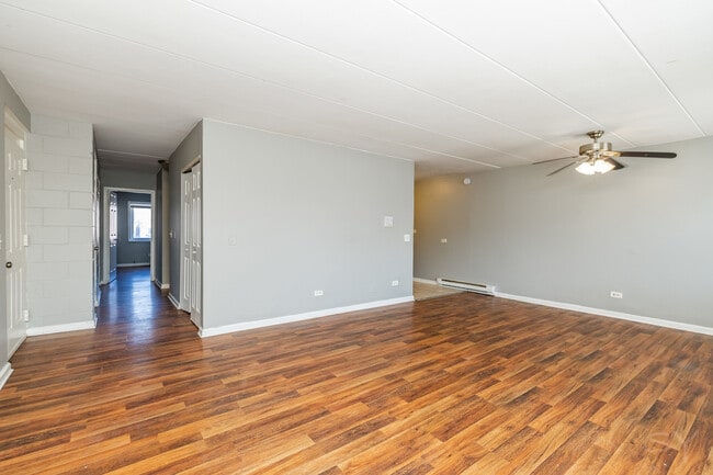 Building Photo - 6416 S St Lawrence Ave