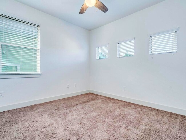 Building Photo - 2215 Capulet St