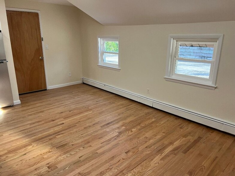 Building Photo - 100 Pocantico St