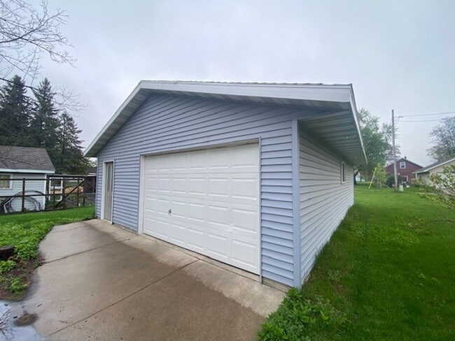 Building Photo - 2233 Illinois Ave