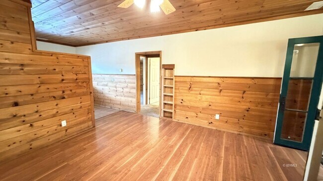 Building Photo - 54080 Pine Crest Ave