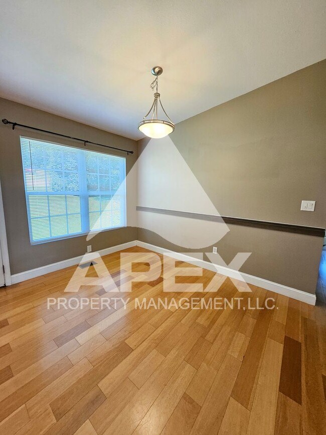 Building Photo - Contemporary Ranch Style 3Bd – 2Ba Single ...