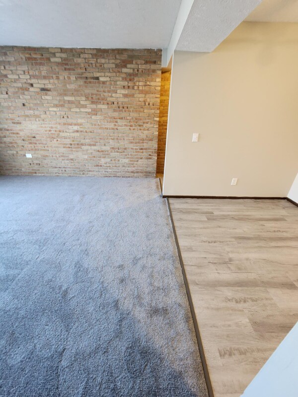 Building Photo - 1103 W Maple St