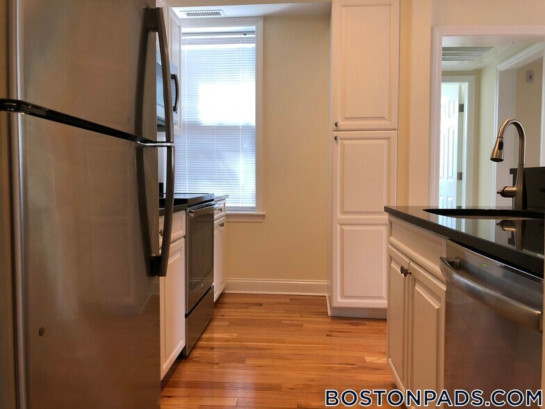 Building Photo - 3 Chauncy St