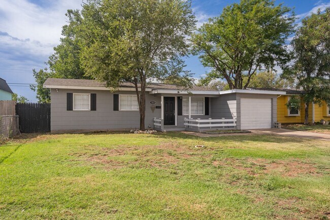 Building Photo - Fully furnished 3/1 AND all bills paid