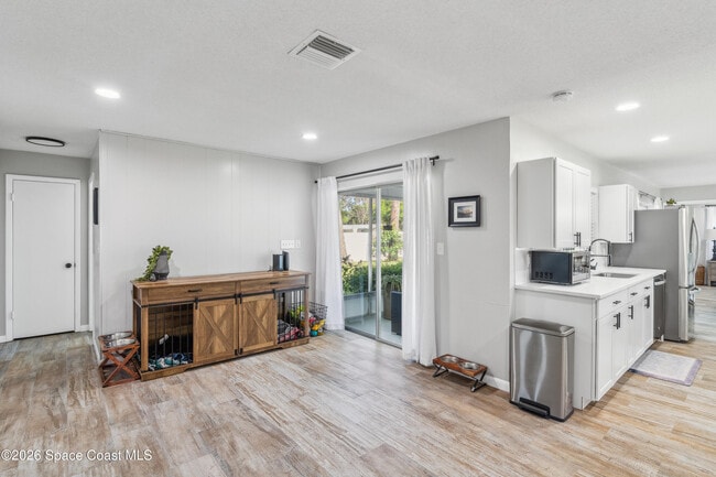 Building Photo - 591 Ponderosa St