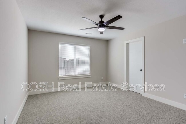 Building Photo - 8449 W 37th Ct N