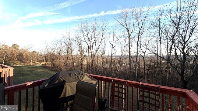 Building Photo - 506 Quincy St