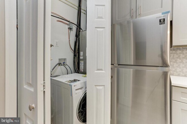 Building Photo - 400 N Highland Ave