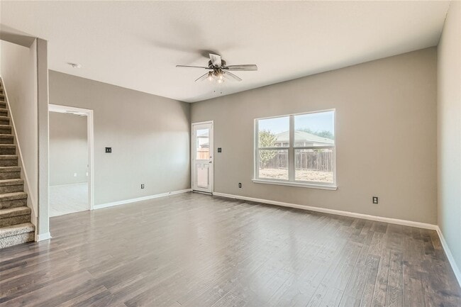 Building Photo - HUGE 5 BEDROOM HOME FOR RENT IN LUCKEY RAN...
