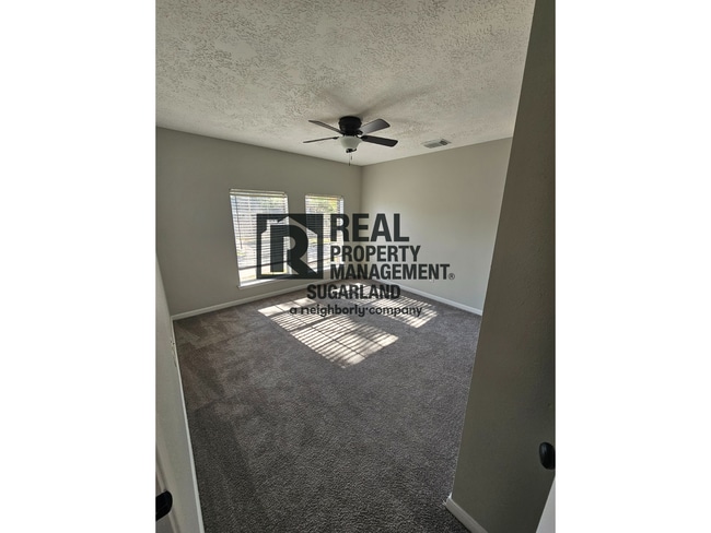 Building Photo - Executive Living in the Heart of Sugar Land