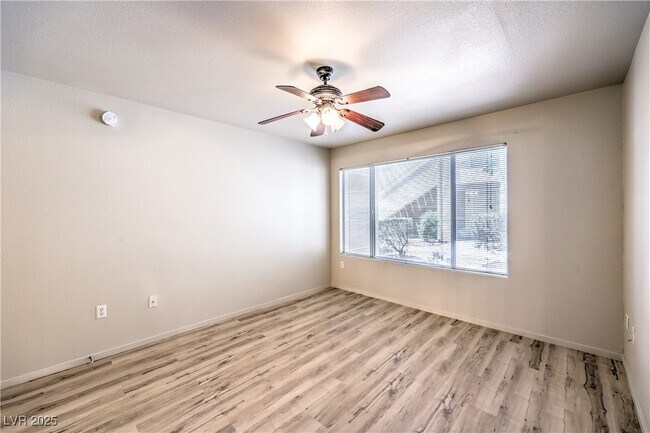 Building Photo - 5710 E Tropicana Ave