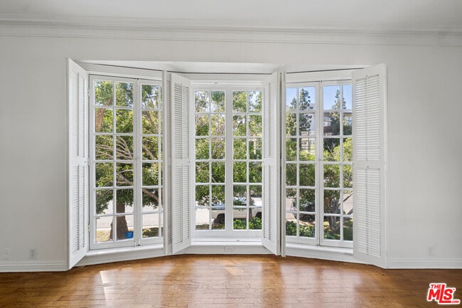 Building Photo - 1284 S Beverly Glen Blvd