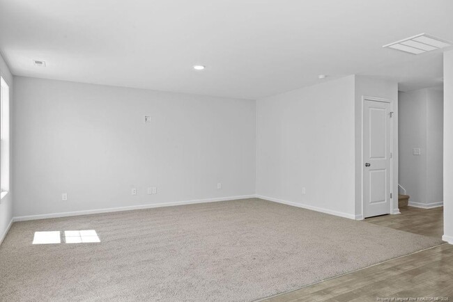 Building Photo - 814 Tori Dr