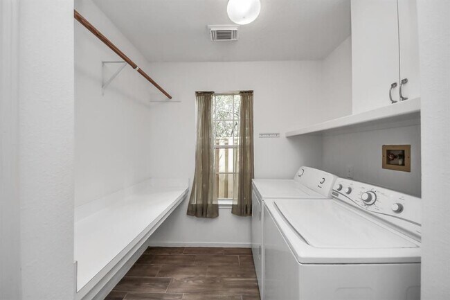 Building Photo - 103 Lakeridge Dr