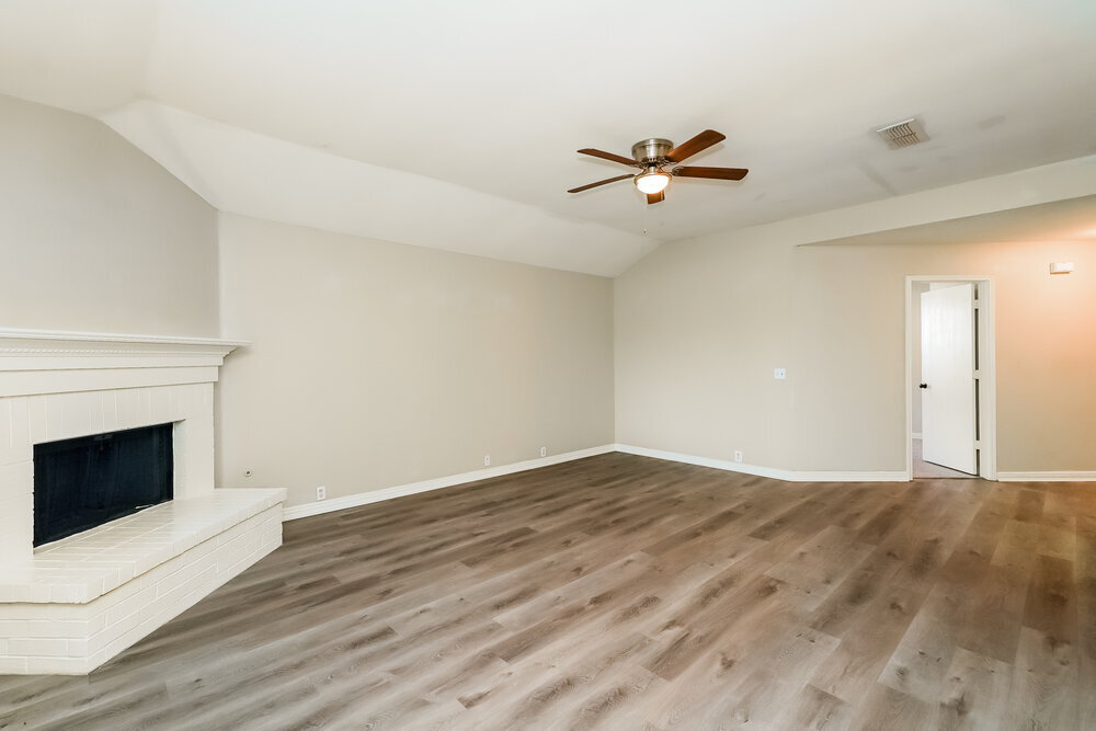 Building Photo - 1001 Springcreek Dr