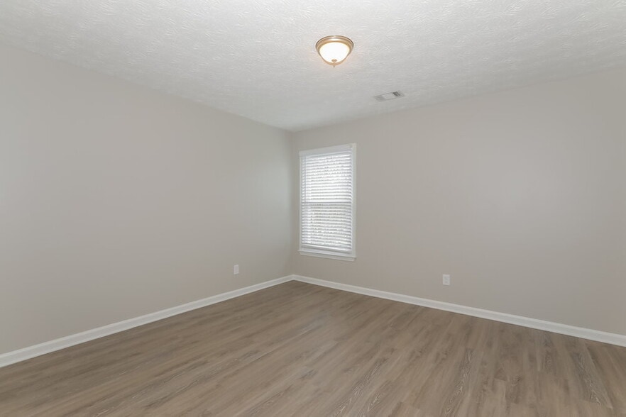 Building Photo - 2403 Scarlet Ln SE