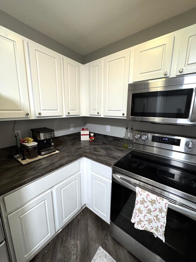 Building Photo - 1146 NE Coy Senda