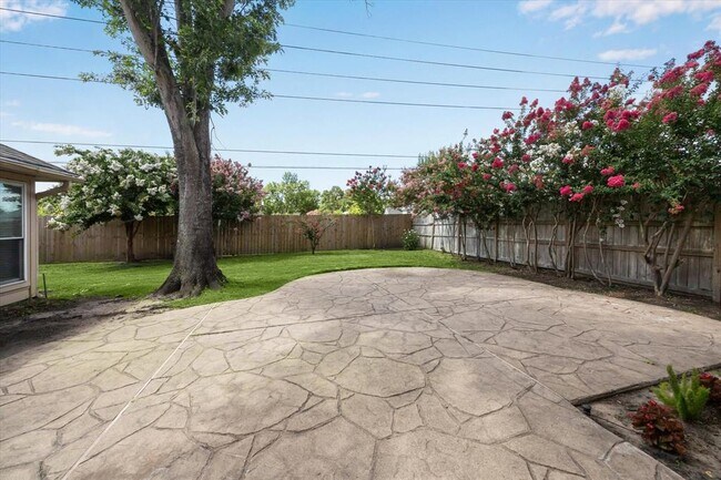 Building Photo - 22831 Rangeview Dr