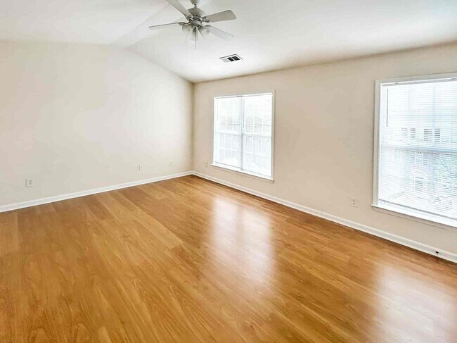 Building Photo - 4033 Edgecomb Dr