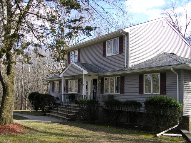 Primary Photo - 9 Fern Pl