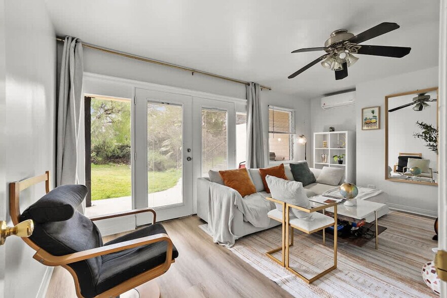 Building Photo - 4989 Randlett Dr