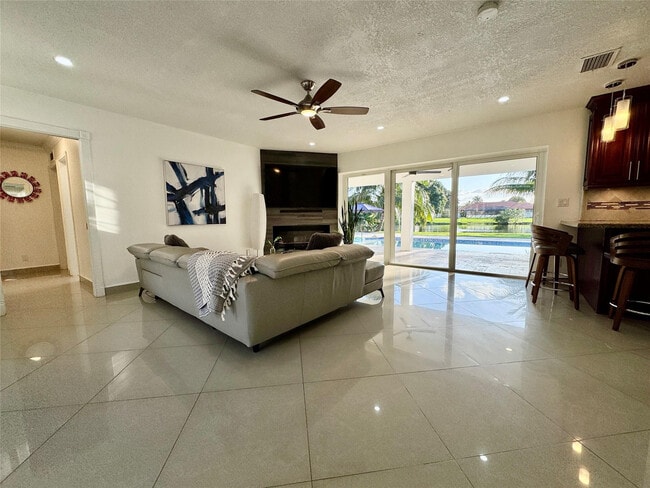 Building Photo - 481 W Tropical Way