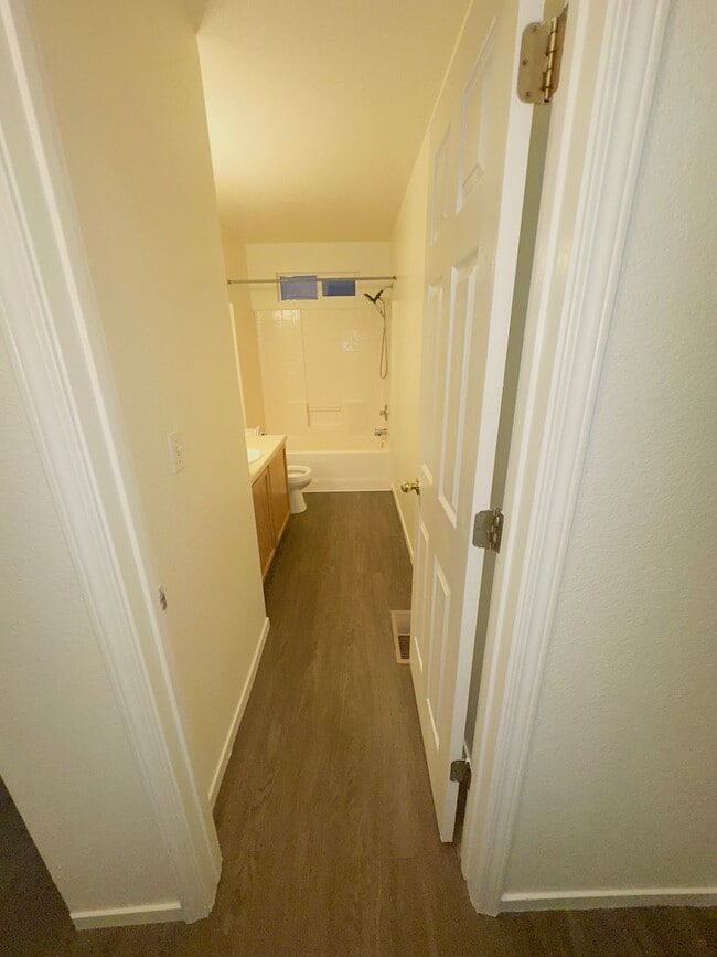 Building Photo - Cozy near Golf Course, lvp flooring, low m...