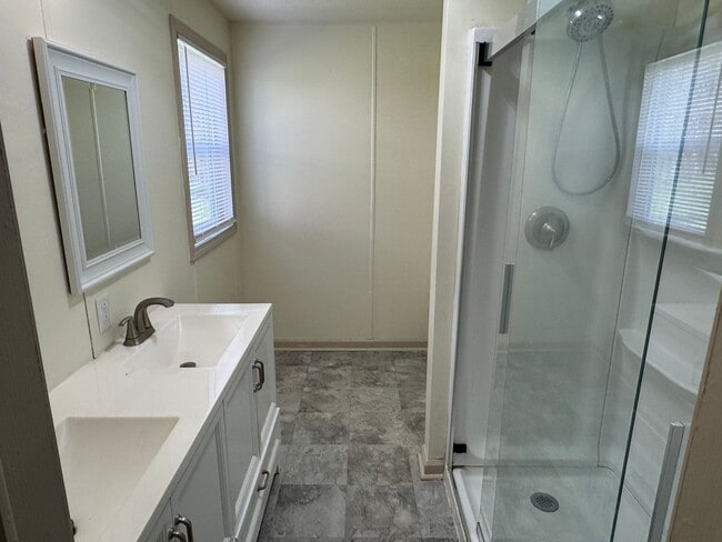 Building Photo - 3 Bedroom 2 Bathroom Home in Kingsport, TN