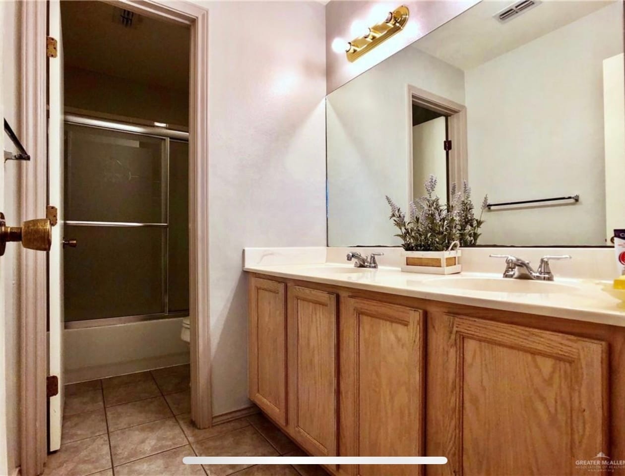 Upstair bathroom - 1305 Ambrosia Dr