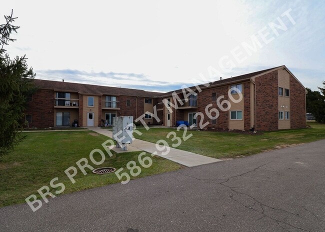 Building Photo - Beautifully Remodeled 2-Bedroom Condo in Fraser, MI