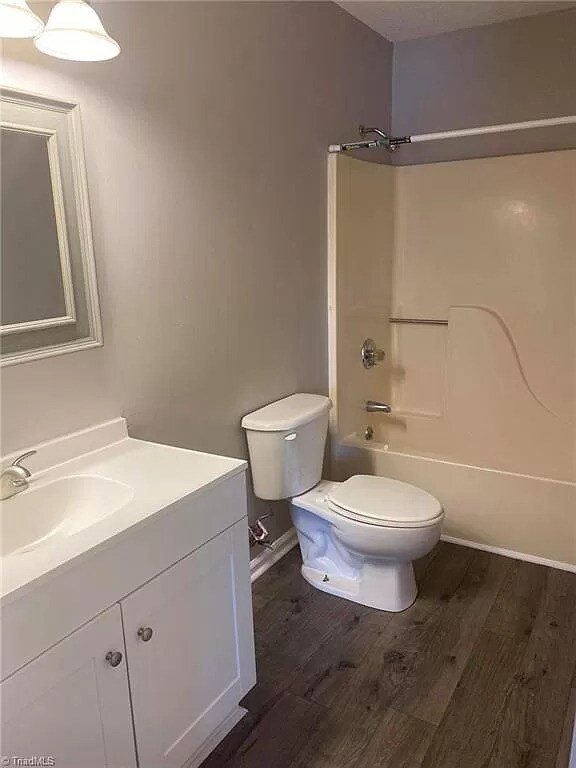 Building Photo - 233 S School St