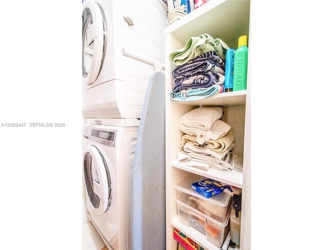 Building Photo - 1255 Marseille Dr