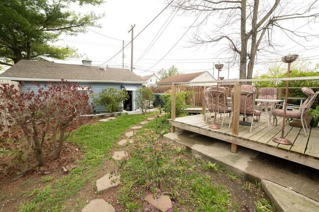 Building Photo - 546 E Jenkins Ave