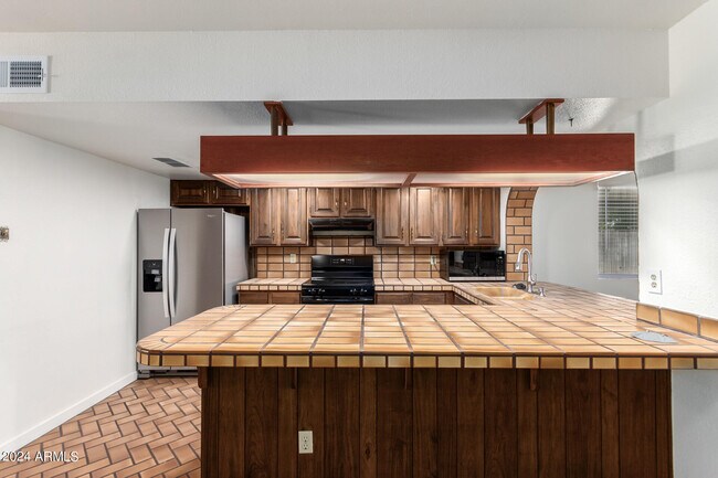 Building Photo - 3827 W Meadow Dr