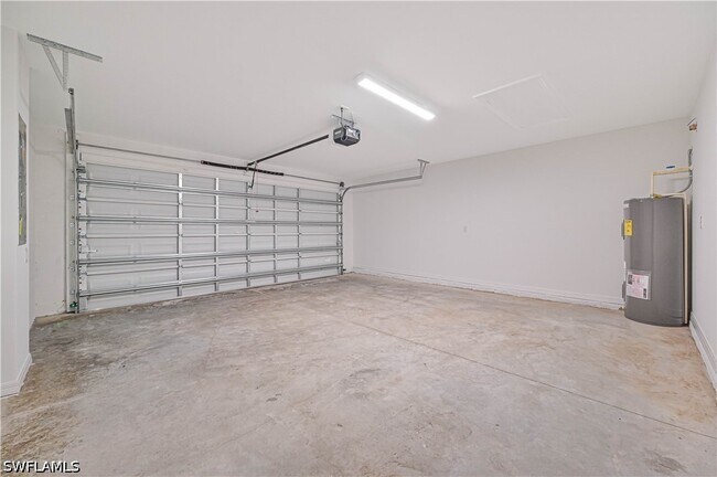 Building Photo - 2901 SW 18th Pl