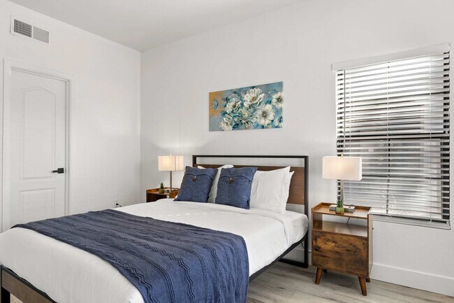 Building Photo - 875 W Pecos Rd