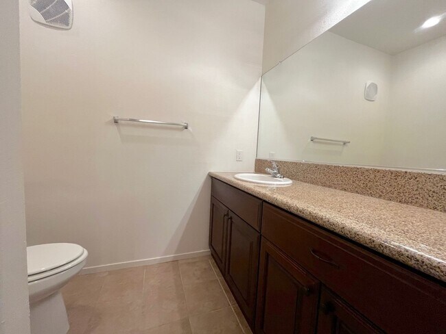 Building Photo - 3550 Bay Sands Dr