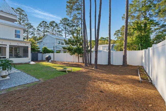 Building Photo - 70 Trae Ln