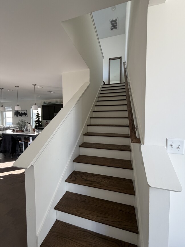 Building Photo - 215 Honeysuckle Wy