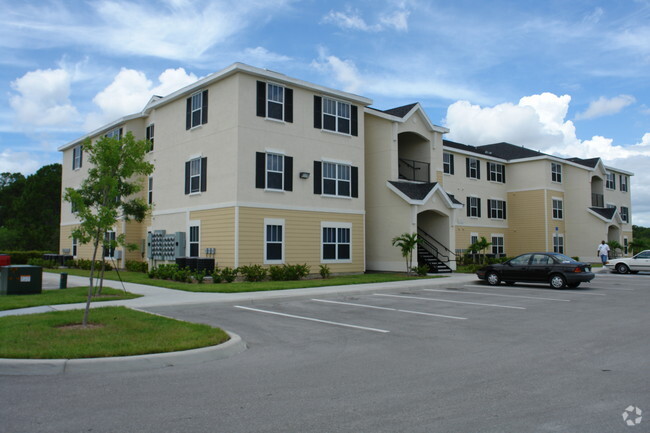 Building Photo - Grande Court North Port