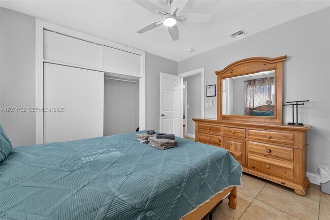 Building Photo - 2904 Van Buren St