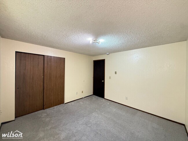 Building Photo - 1211 Ledwich Ave