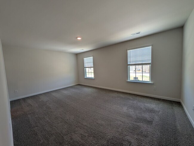 Building Photo - Beautiful New Build Home located in the Cardinal Creek Community!