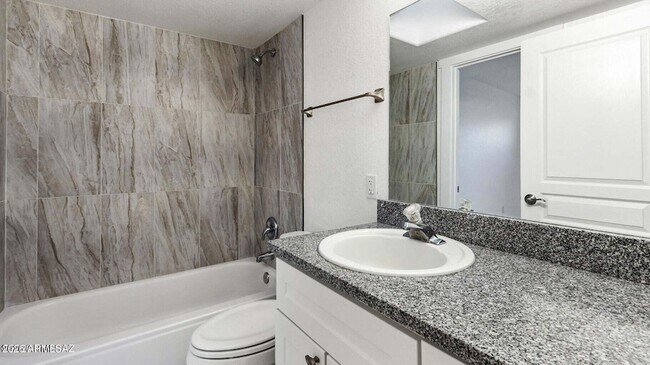 Building Photo - 574 Duchess Dr