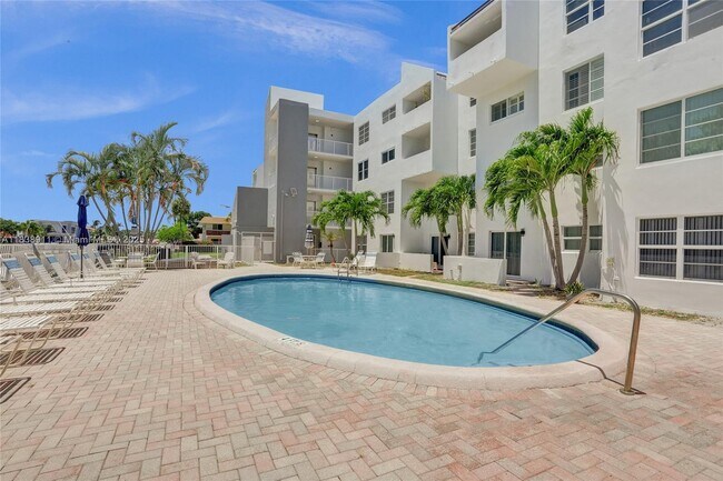 Building Photo - 2840 NE 14th Street Causeway