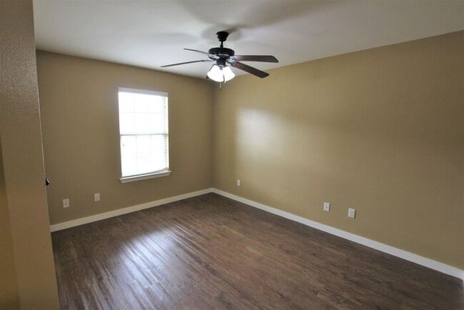 Building Photo - Available Now: 3 Bedroom, 2 Bathroom Town ...